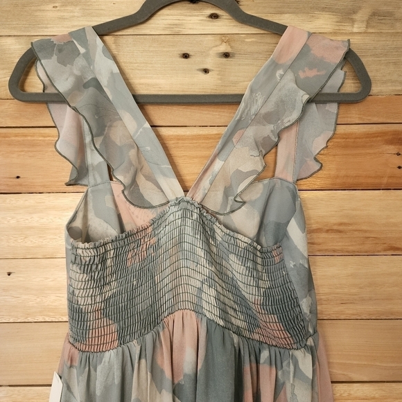 Show me your Mumu NWT June Maxi Dress Sage I Do Floral Green Blush - Picture 14 of 16